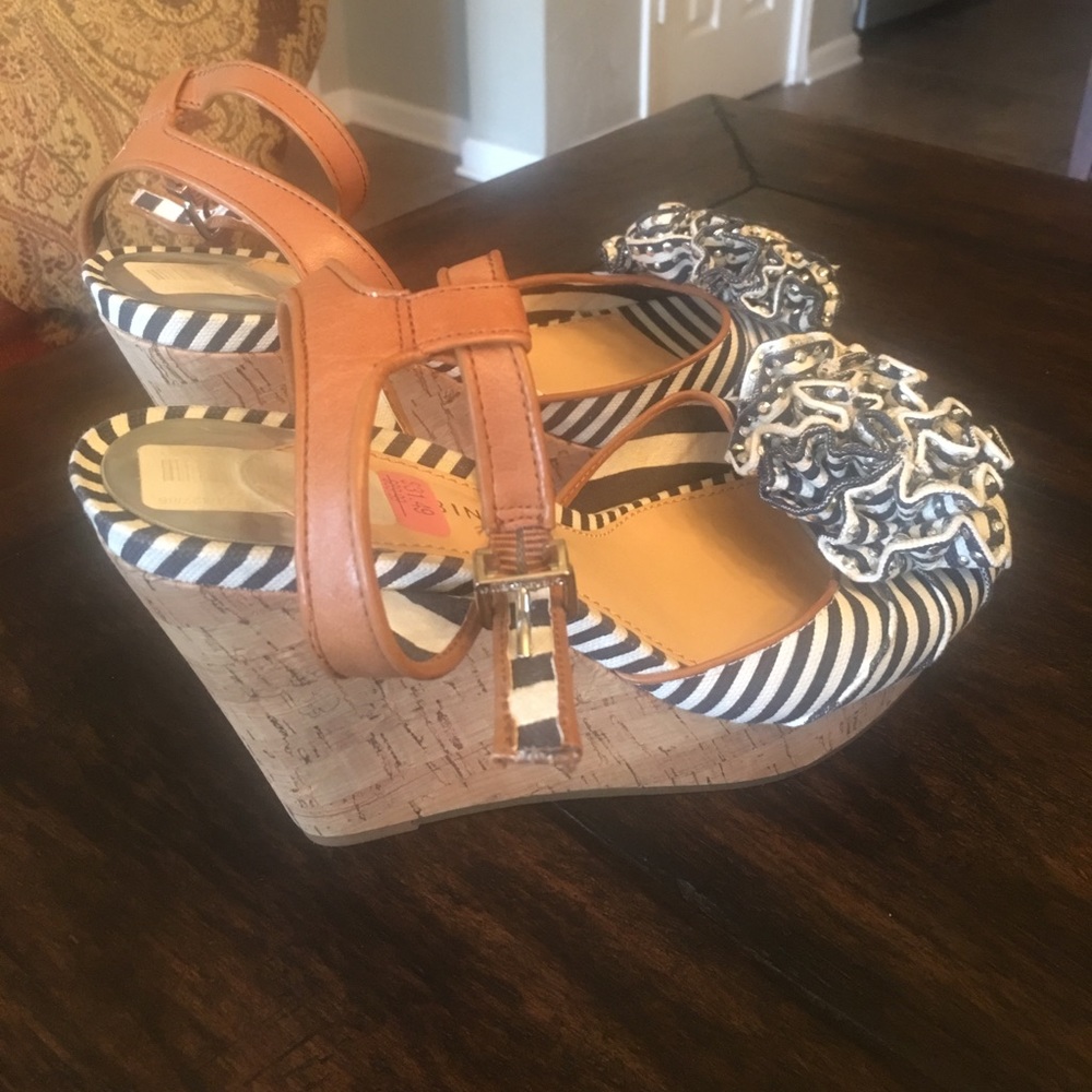 Gianni Bini Platform Wedge Sandal